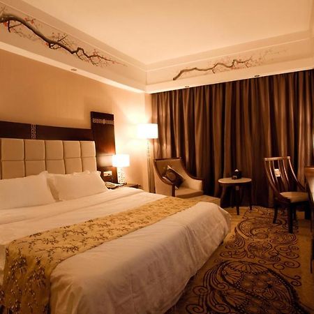 Guilin Golden Crown International Hotel Exterior photo