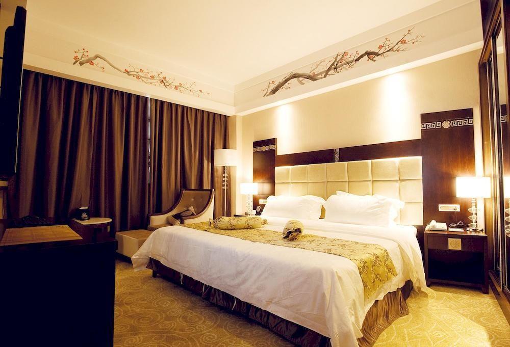 Guilin Golden Crown International Hotel Exterior photo